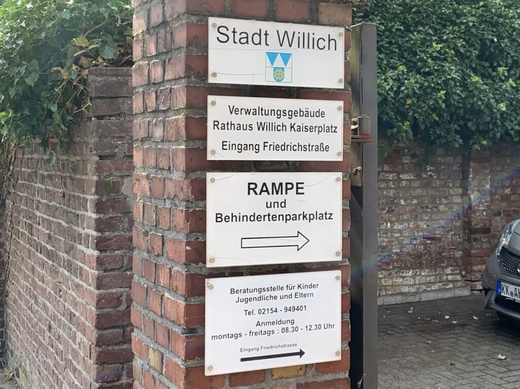 Seiteneingang des Stadtteilbüros Willich am Kaiserplatz