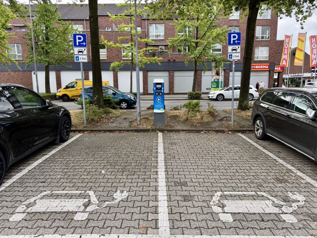mw autostrom-Ladestation an der Bahnstraße in Willich